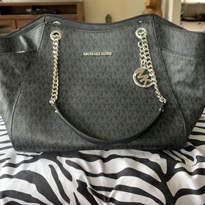 Good condition Michael kors bag.